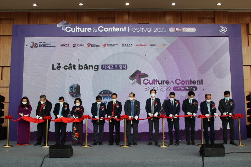 Lễ cắt băng khai mạc “Lễ hội văn hóa và nội dung Hàn Quốc tại Bình Dương năm 2022”.